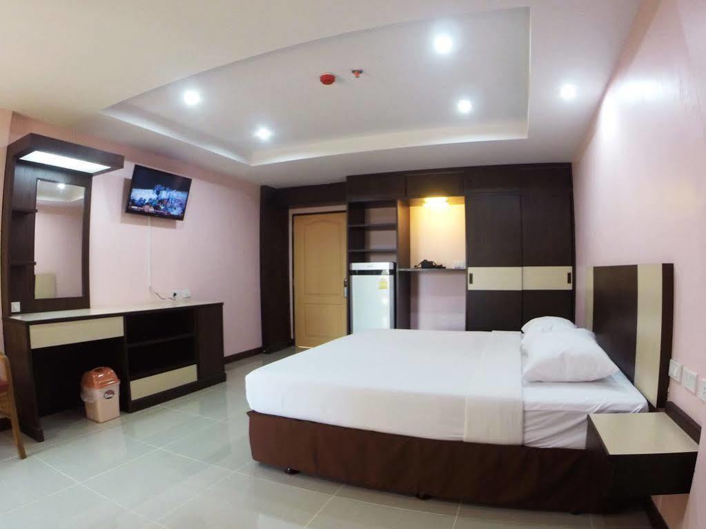 Oyo 523 Aa Pattaya Ville Esterno foto