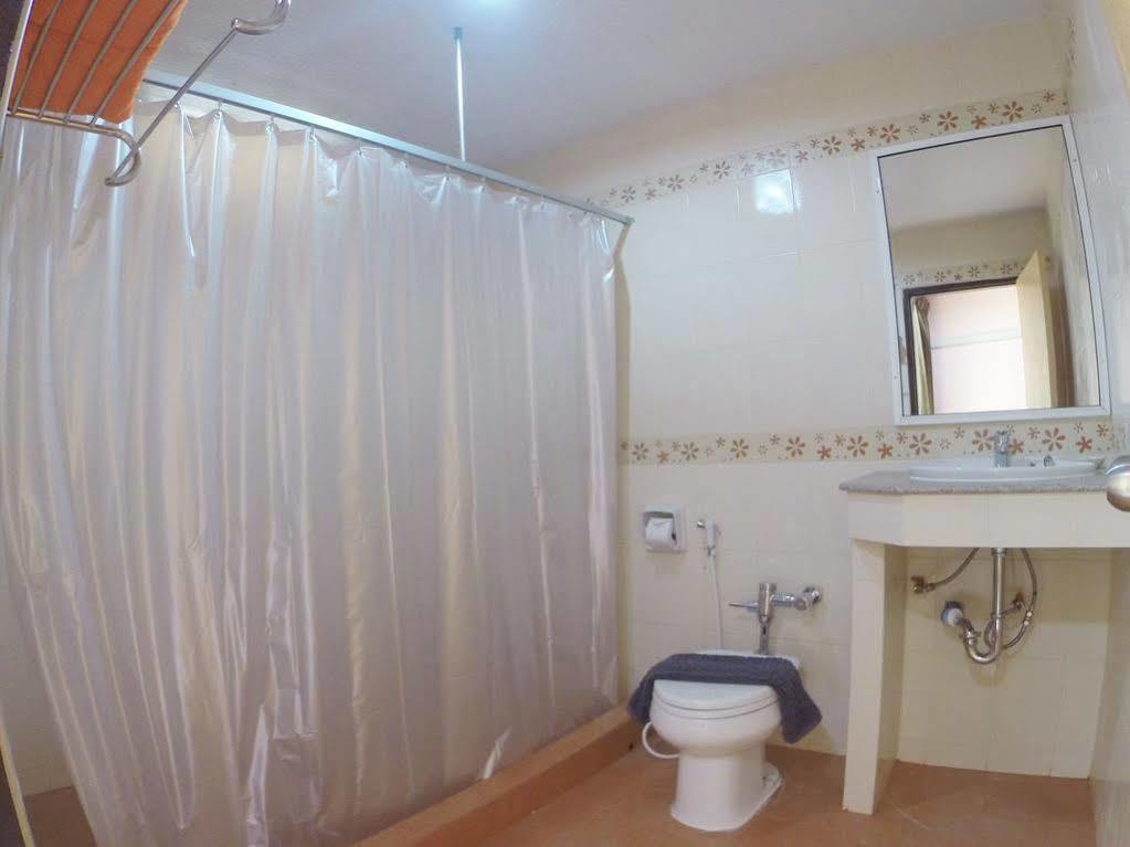 Oyo 523 Aa Pattaya Ville Esterno foto