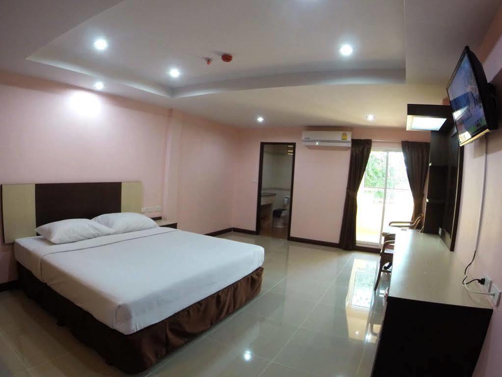Oyo 523 Aa Pattaya Ville Esterno foto