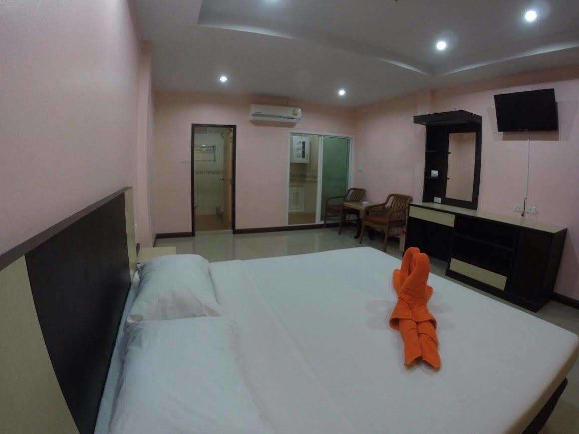 Oyo 523 Aa Pattaya Ville Esterno foto